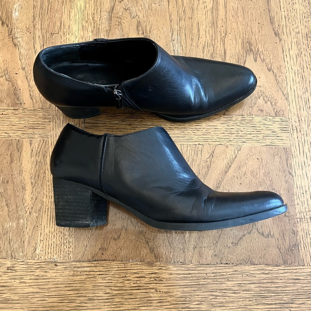Bandolino Black leather block heel bootie